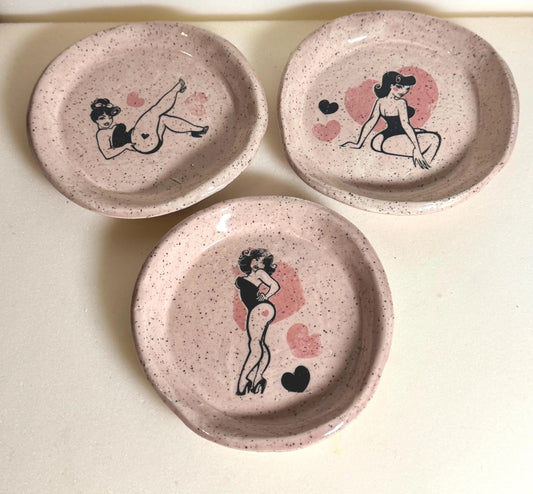 Handbuilt Retro Pin-Up Trinket Dish | Speckled Stoneware Jewelry Dish | Rockabilly Vanity Decor | 4" Handmade Ceramic Catch-All